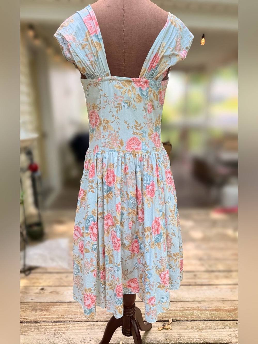 Floral Sweetheart Neckline Cotton Picnic Dress Buttoned Bodice Vintage Cyprus - Picture 2 of 10